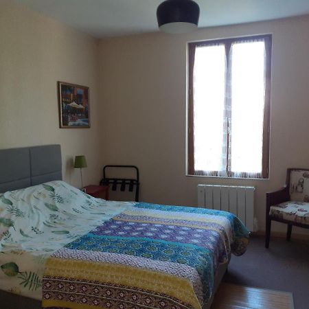 Freneuse  Gite 32 Rue Du Huit Mai מראה חיצוני תמונה
