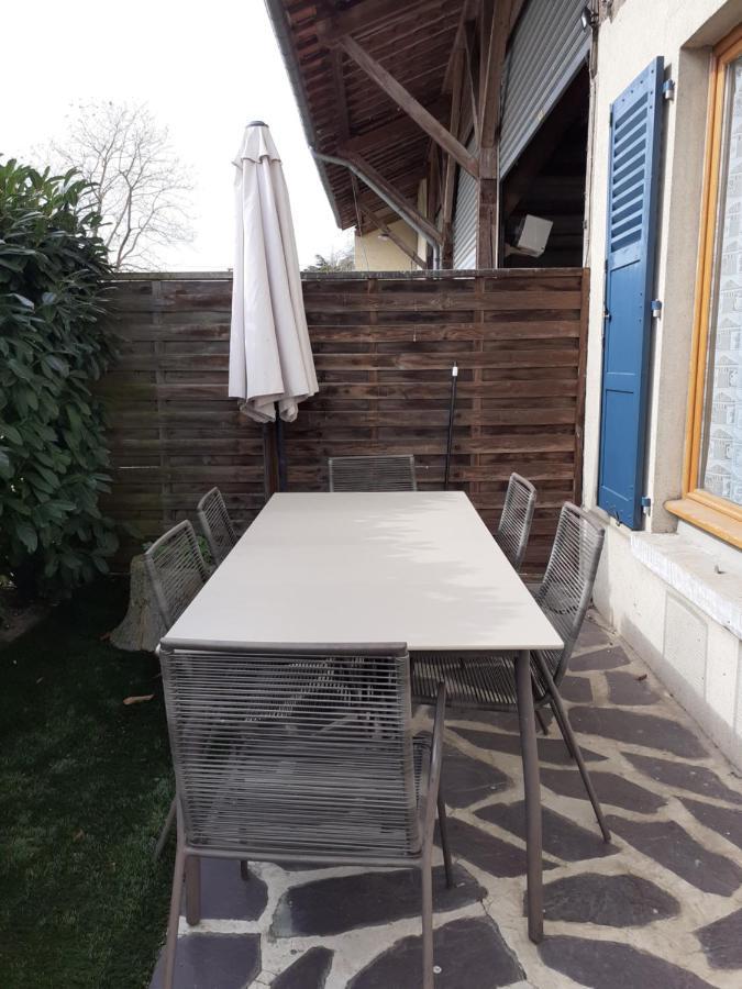 Freneuse  Gite 32 Rue Du Huit Mai מראה חיצוני תמונה